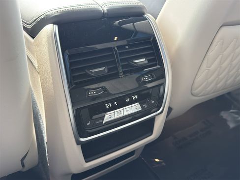 Used 2023 BMW X7 xDrive40i w/ Executive Package image 12