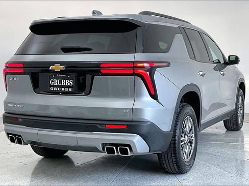 Used 2024 Chevrolet Traverse LT FWD image 14