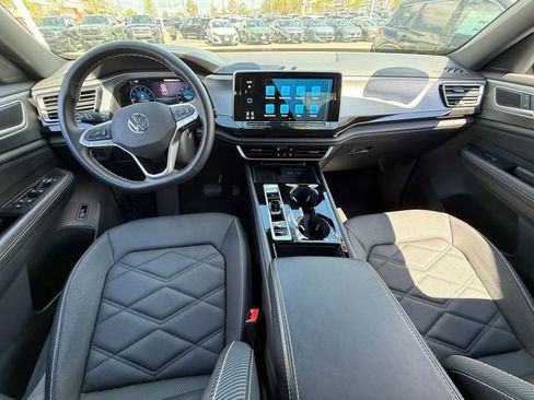 Used 2025 Volkswagen Atlas Cross Sport SE AWD/4WD image 7
