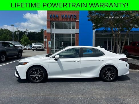 Used 2024 Toyota Camry SE FWD image 2