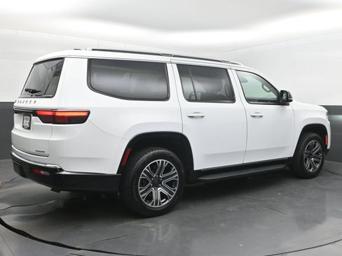 Used 2024 Jeep Wagoneer Series II w/ Flexible Seating Group RWD image 9