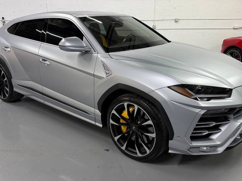 Used 2022 Lamborghini Urus AWD/4WD image 2