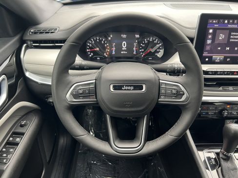 Used 2024 Jeep Compass Limited image 27