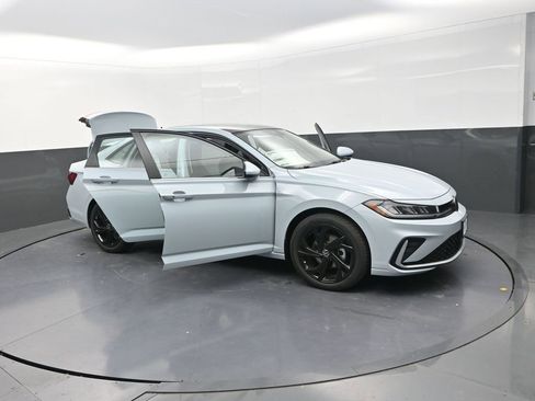 New 2026 Volkswagen Jetta SE image 33