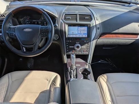 Used 2018 Ford Explorer Platinum image 15