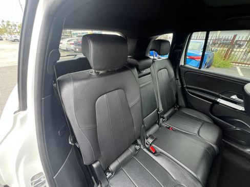 Used 2025 Mercedes-Benz GLB 250 image 28