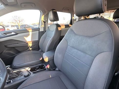 Used 2022 Volkswagen Taos SE image 23