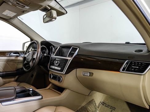 Used 2015 Mercedes-Benz GL 320 BlueTEC 4MATIC image 12