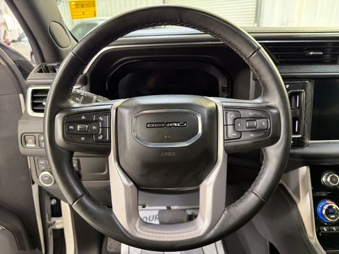 Used 2023 GMC Yukon Denali image 13