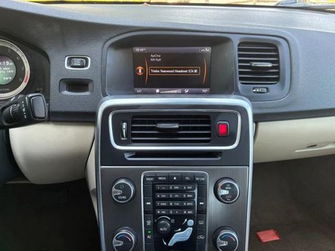 Used 2012 Volvo S60 T5 image 10