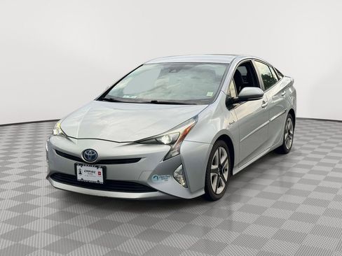 Used 2017 Toyota Prius Four Touring FWD image 3