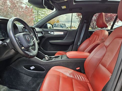 Used 2020 Volvo XC40 T5 Momentum w/ Protection Package Premier AWD/4WD image 24