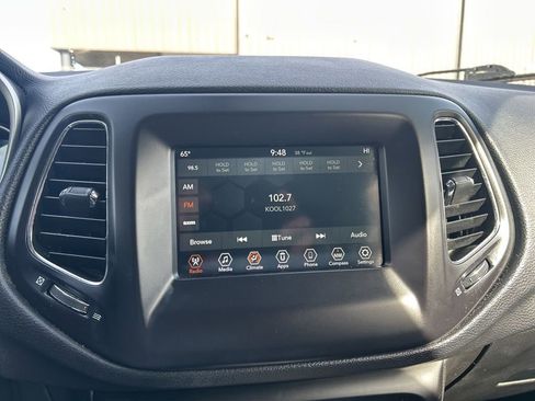 Used 2019 Jeep Compass Latitude image 12