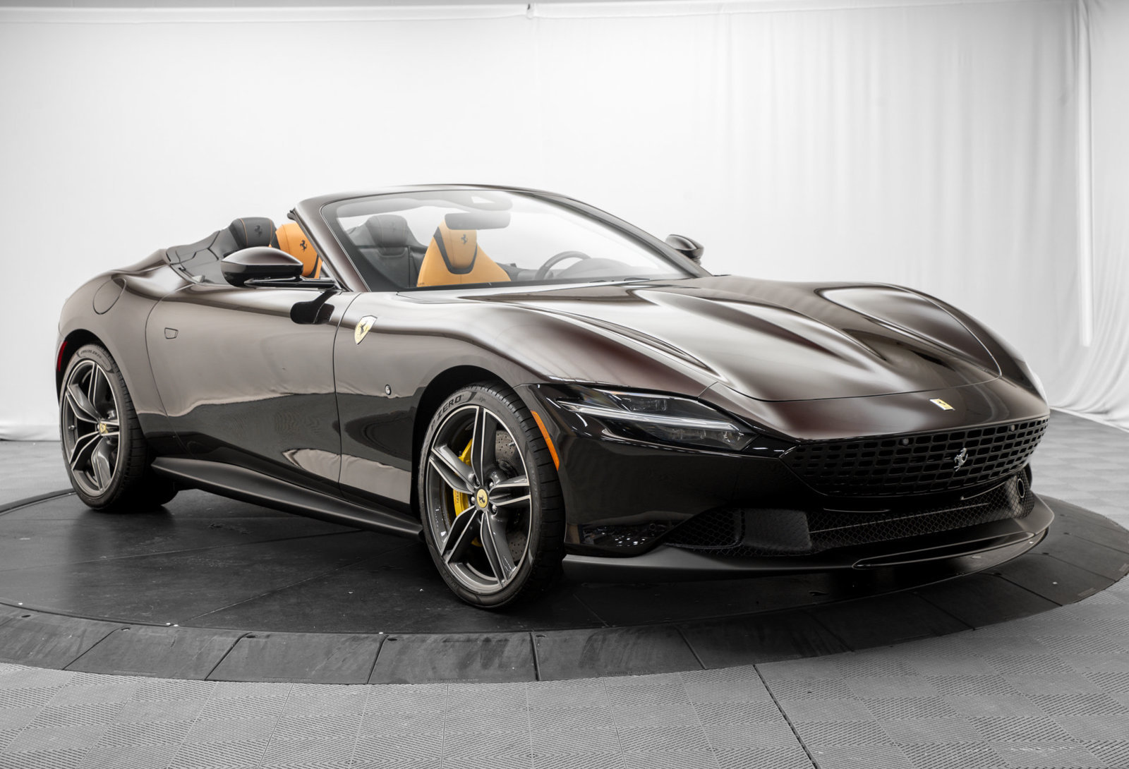 Used 2026 Ferrari Roma Spider RWD image 16