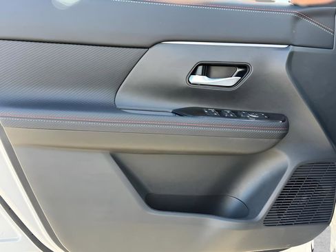 New 2026 Nissan Kicks SR w/ Cold Weather Package image 38