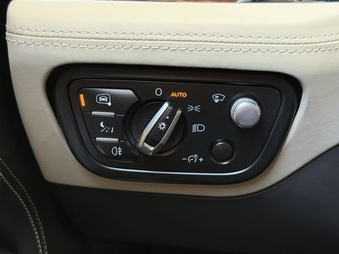 Used 2023 Bentley Bentayga AWD/4WD image 19
