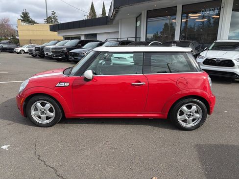Used 2011 MINI Cooper Hardtop image 2