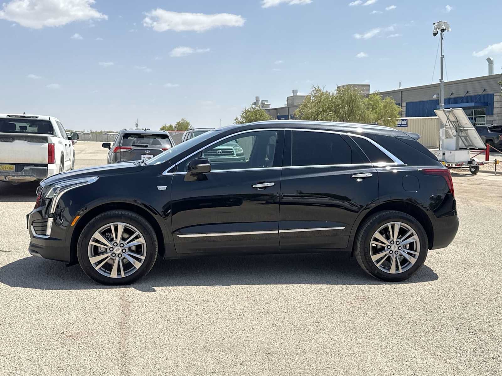 Used 2023 Cadillac XT5 Premium Luxury w/ LPO, Floor Liner Package AWD/4WD image 5