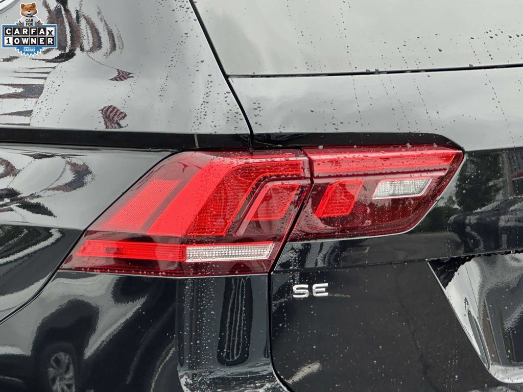 Used 2024 Volkswagen Tiguan SE AWD/4WD image 9