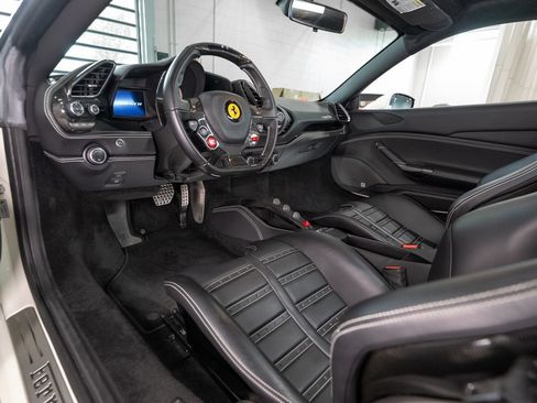 Used 2018 Ferrari 488 GTB RWD image 21