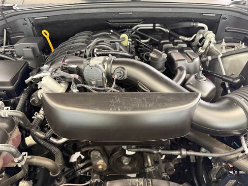 Used 2025 Dodge Durango GT AWD/4WD image 34