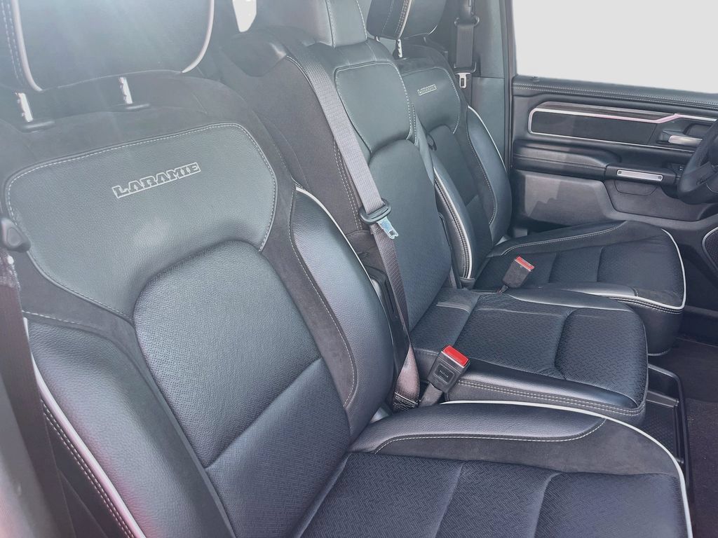 Used 2025 RAM 1500 Laramie AWD/4WD image 27