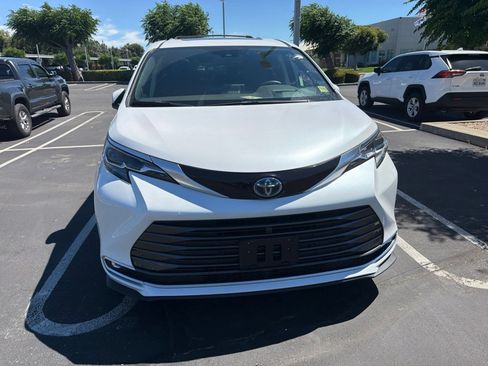 Certified 2024 Toyota Sienna Platinum AWD/4WD image 3
