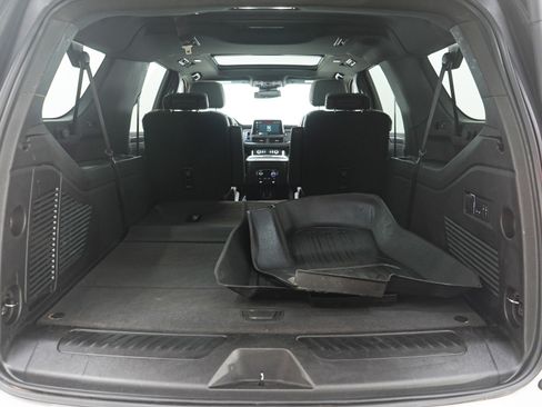 Used 2023 GMC Yukon XL SLT image 9