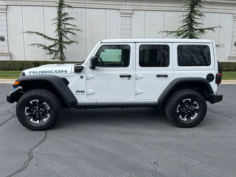 Used 2025 Jeep Wrangler Unlimited Rubicon 4xe w/ Convenience Group AWD/4WD image 10