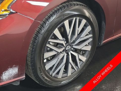 Certified 2025 Nissan Altima 2.5 SV image 6