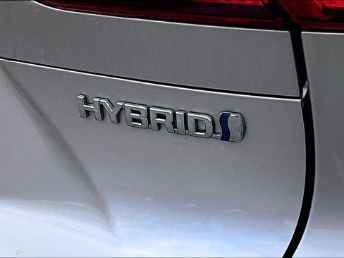 Used 2022 Toyota Venza LE image 10