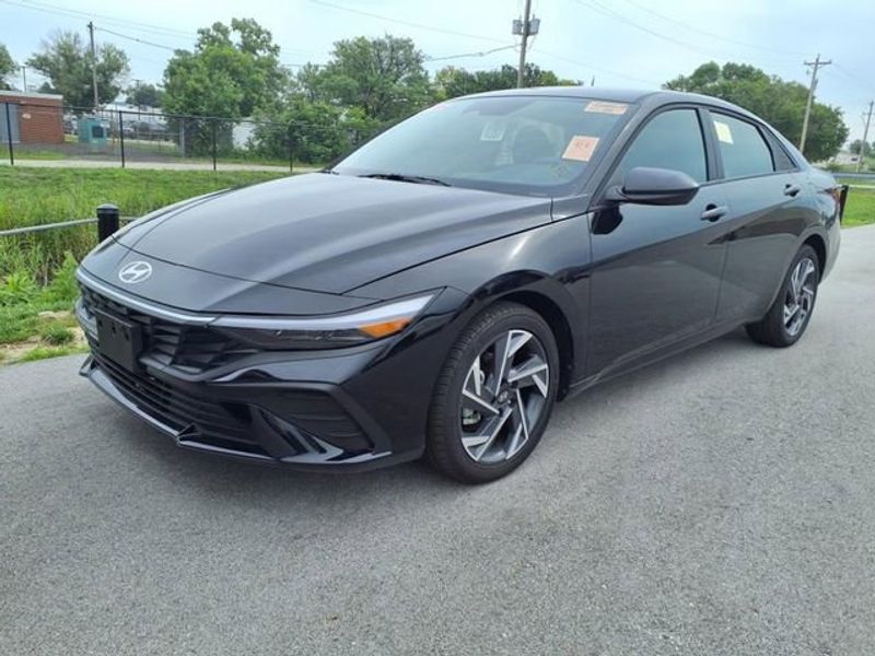 Certified 2025 Hyundai Elantra Sport image 1