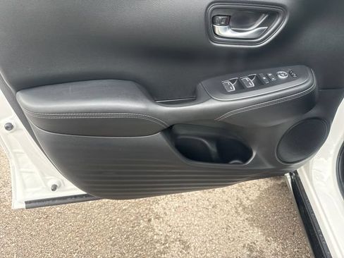 Certified 2027 Honda HR-V EX-L image 9