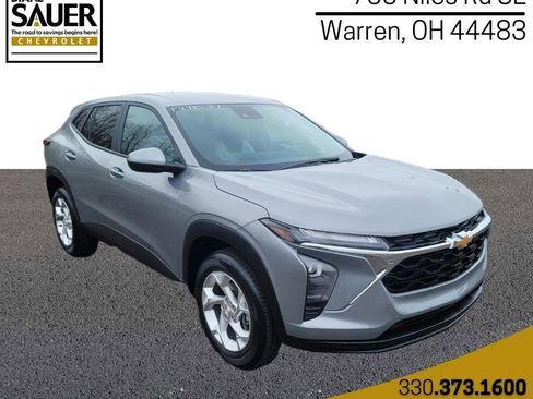 Used 2024 Chevrolet Trax LS w/ LS Convenience Package image 1