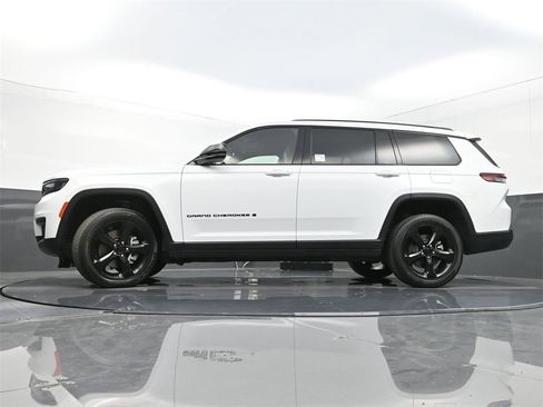 Used 2023 Jeep Grand Cherokee L Altitude image 31