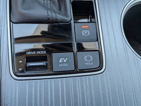 Used 2025 Toyota Sienna XLE w/ XLE Plus Package FWD image 24