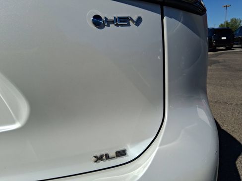Used 2025 Toyota Highlander XLE AWD/4WD image 12