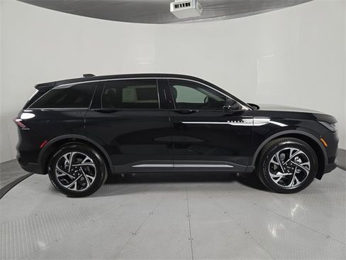 New 2026 Lincoln Nautilus Premier image 8