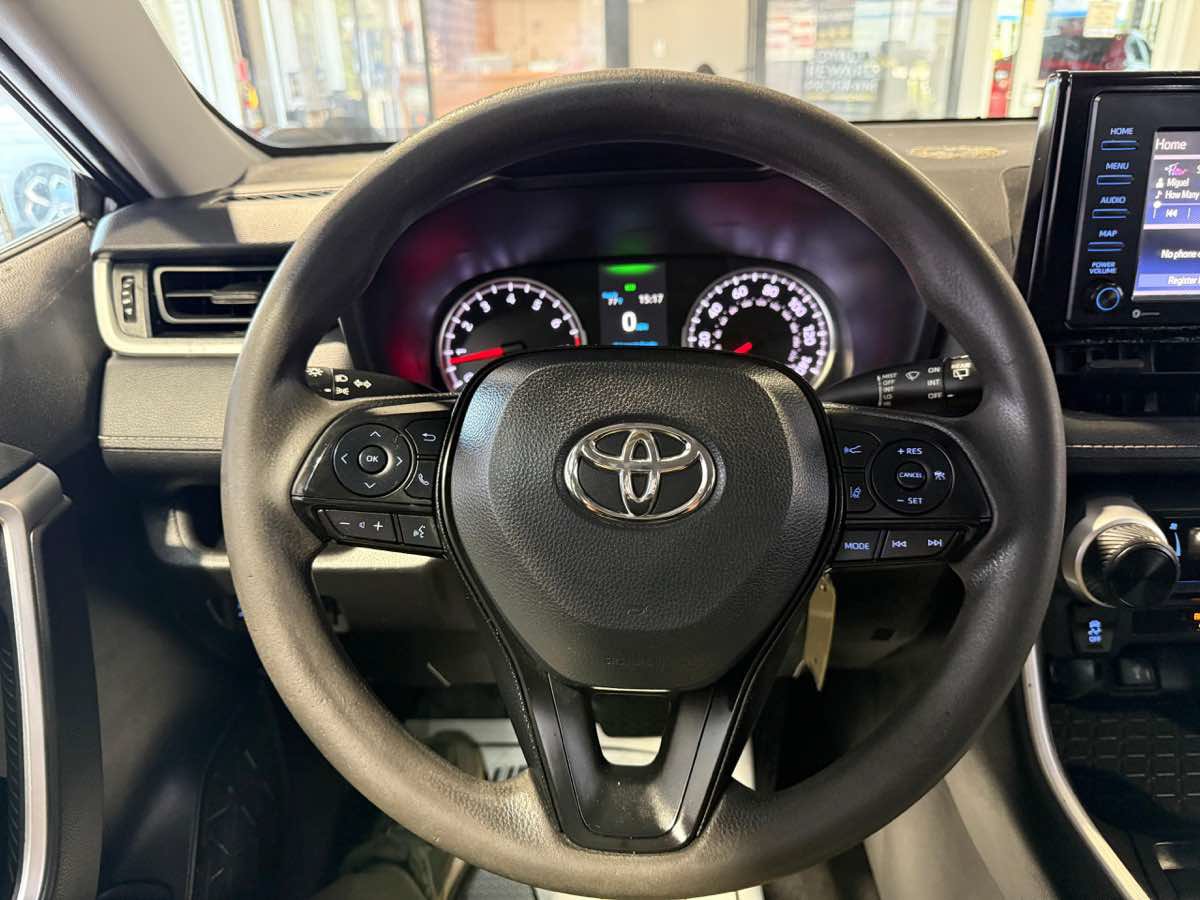 Used 2022 Toyota RAV4 LE FWD image 9