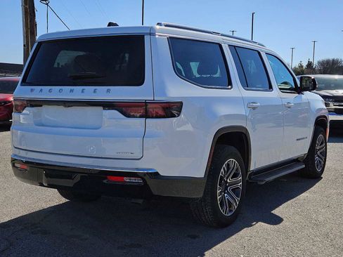 Used 2024 Jeep Wagoneer Series II w/ Flexible Seating Group image 7