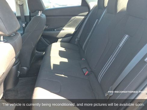 Used 2025 Hyundai Elantra Hybrid FWD image 12