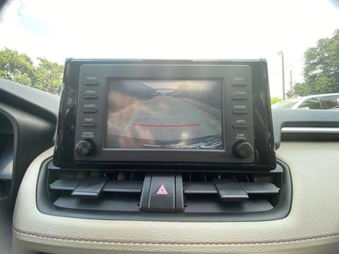 Used 2019 Toyota RAV4 XLE w/ Carpet Mat Package AWD/4WD image 12