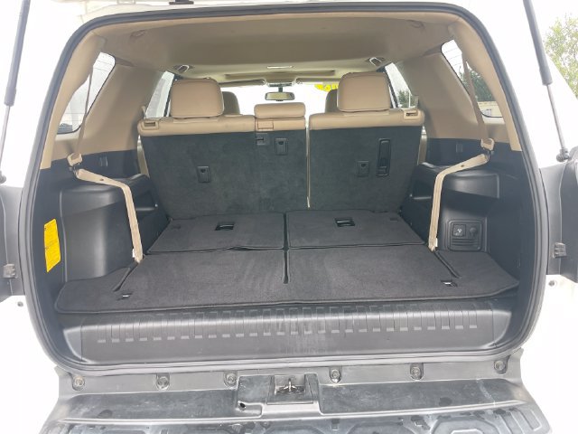 Used 2018 Toyota 4Runner SR5 Premium AWD/4WD image 31
