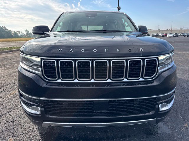 Used 2022 Jeep Wagoneer Series III w/ Premium Group I AWD/4WD image 2