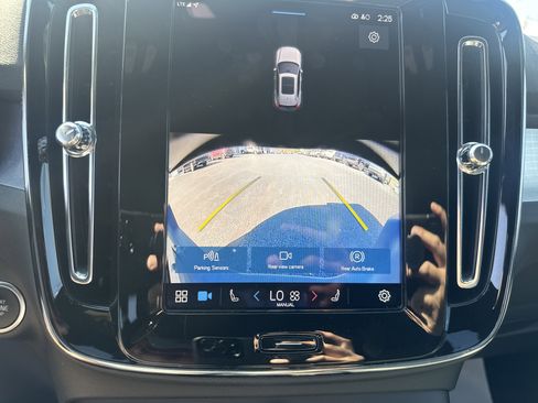 Used 2024 Volvo XC40 B5 Core image 26