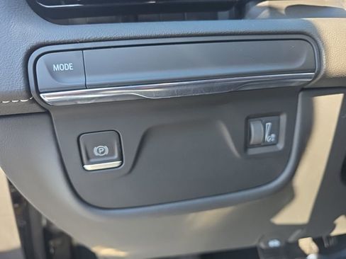 Used 2022 Cadillac Escalade Premium Luxury RWD image 16
