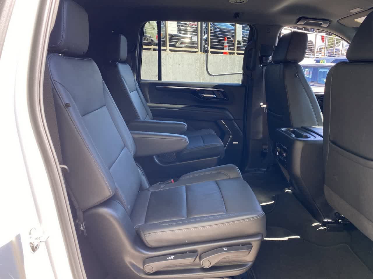 Used 2026 Chevrolet Suburban LT w/ Comfort Package AWD/4WD image 17
