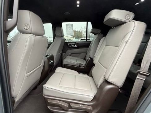 Used 2022 GMC Yukon SLT w/ SLT Luxury Package image 14