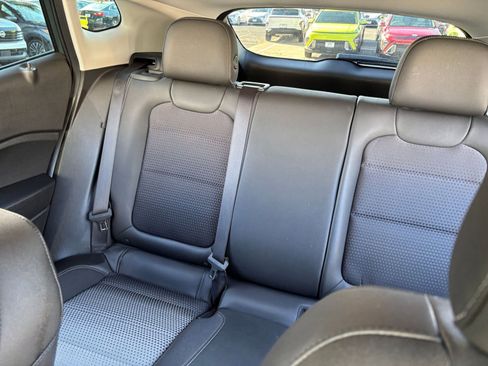 Used 2025 Chevrolet Trax LT image 33