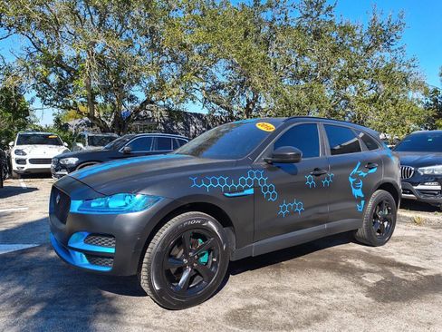 Used 2018 Jaguar F-PACE Premium image 3